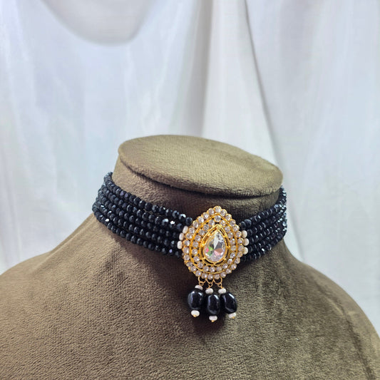 Black Leaf Pendant Choker