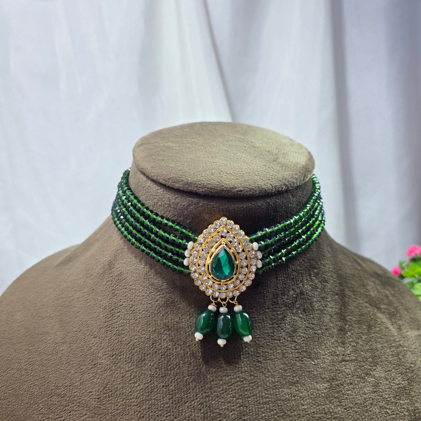 Dark Green Leaf Pendant Choker