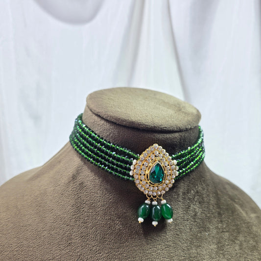 Dark Green Leaf Pendant Choker