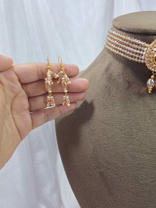 Cream Leaf Pendant Choker