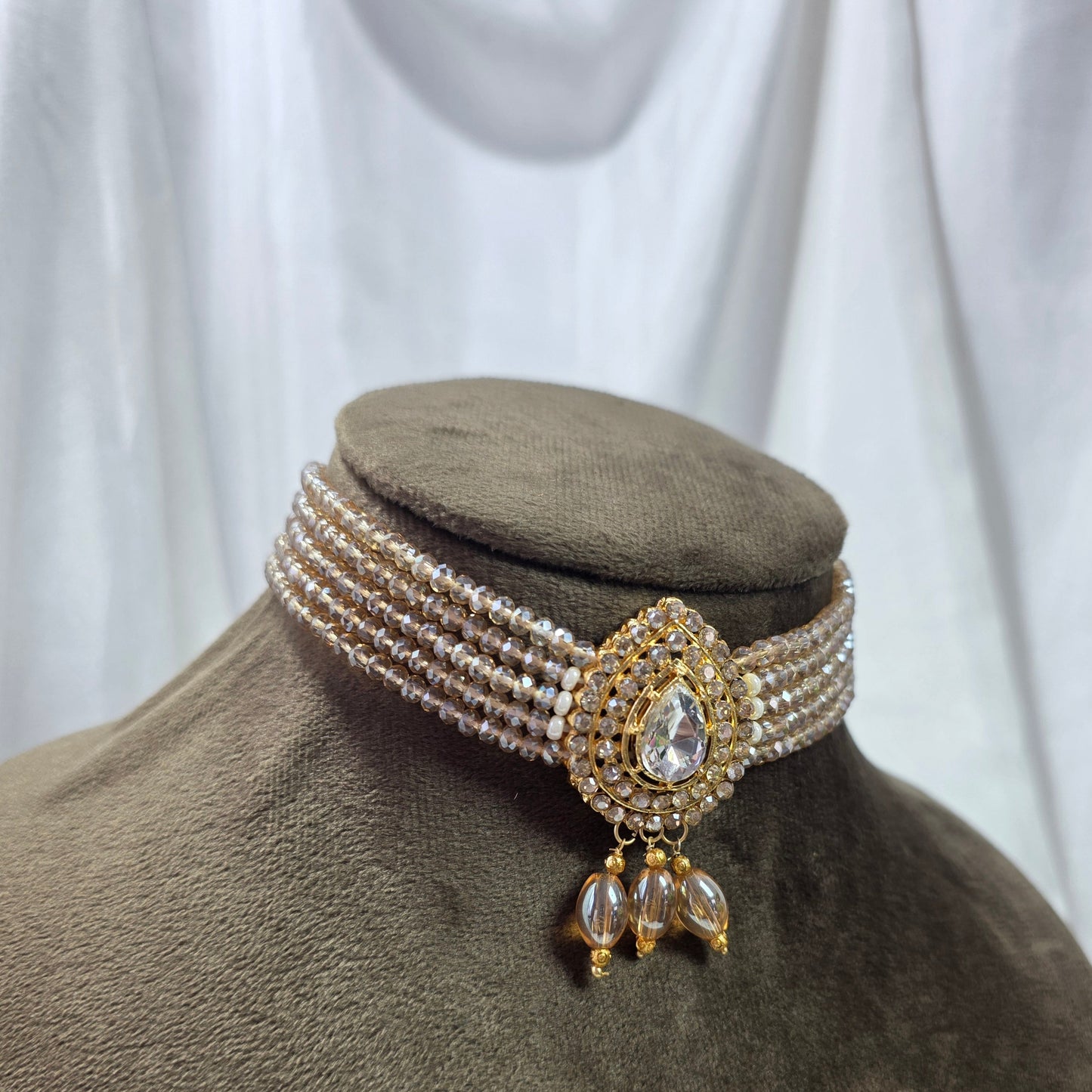 Cream Leaf Pendant Choker