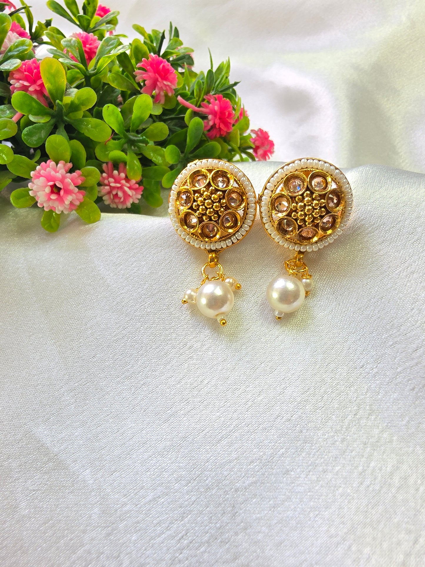 Covina White Pearl Choker Set