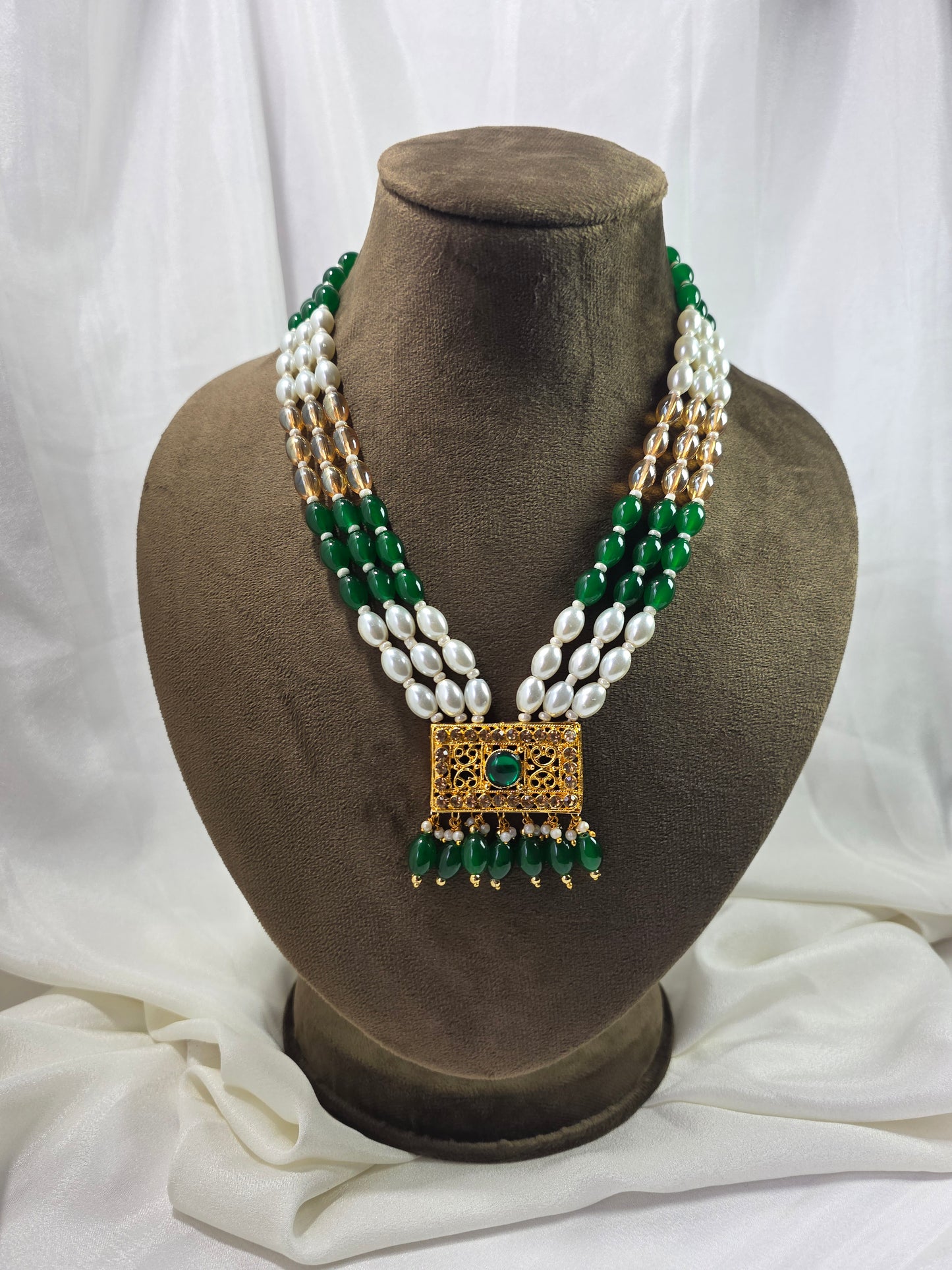 Royal Green With White Pearl Necklace