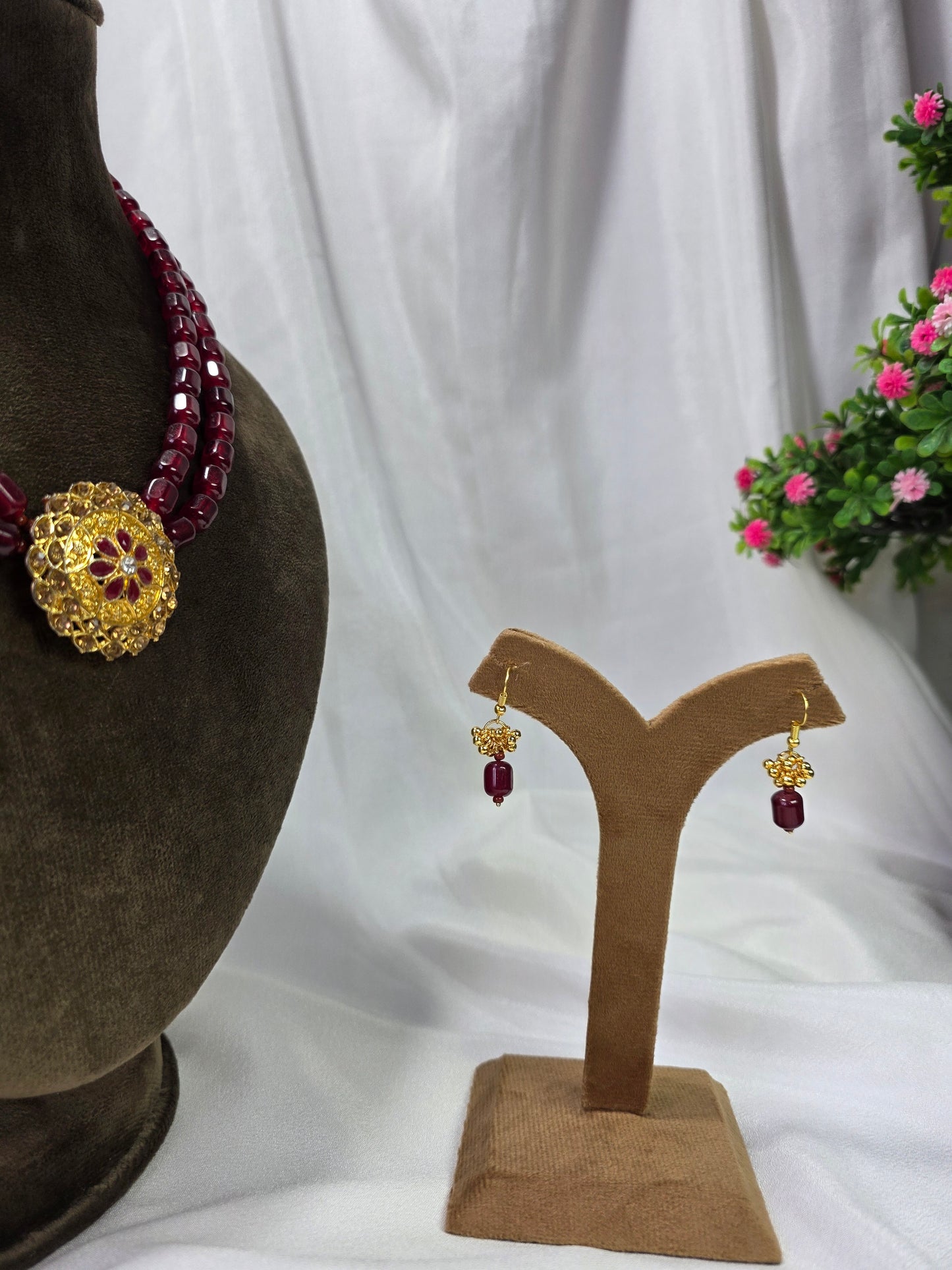 Maroon Glow Golden Pendant Necklace