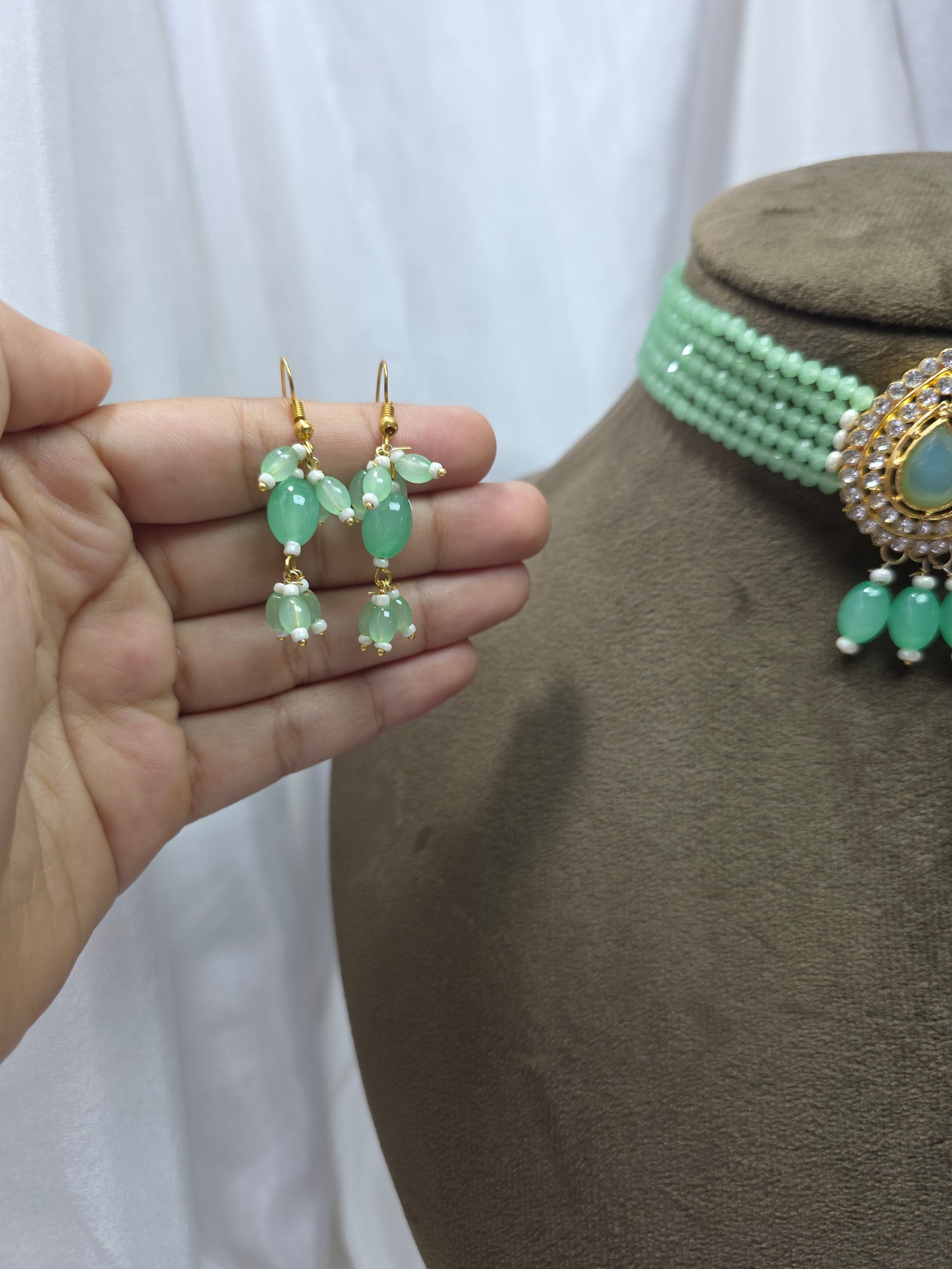 Light Green Leaf Pendant Choker