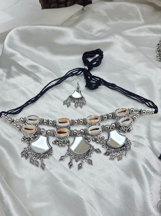 Shell With mirror Oxidised Choker