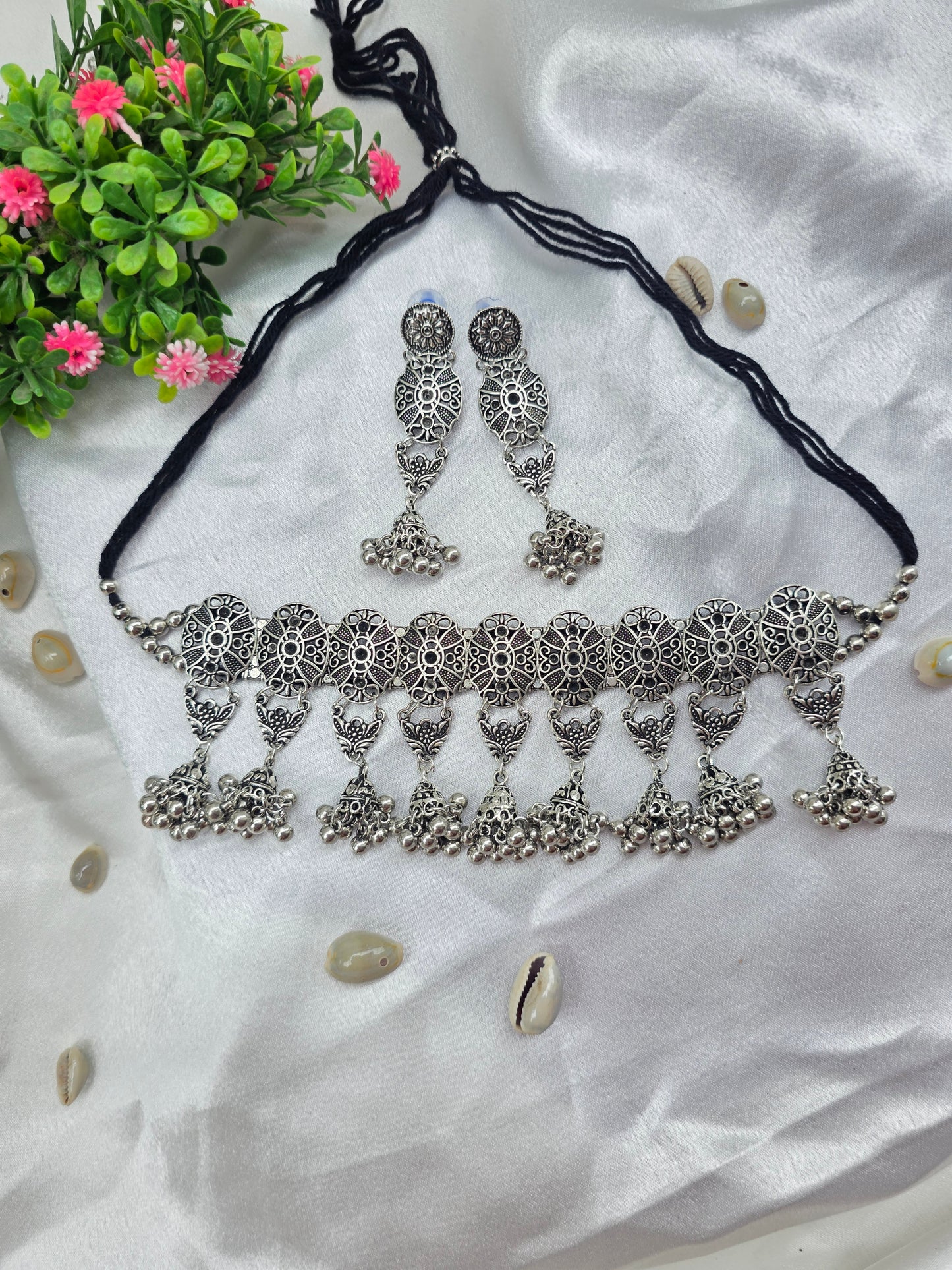 Oval Shape Oxidised Choker
