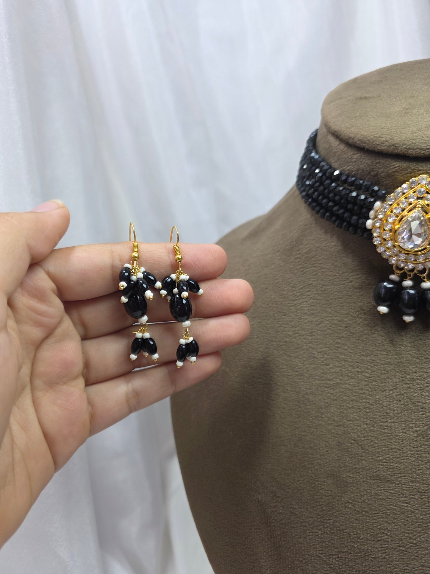 Black Leaf Pendant Choker