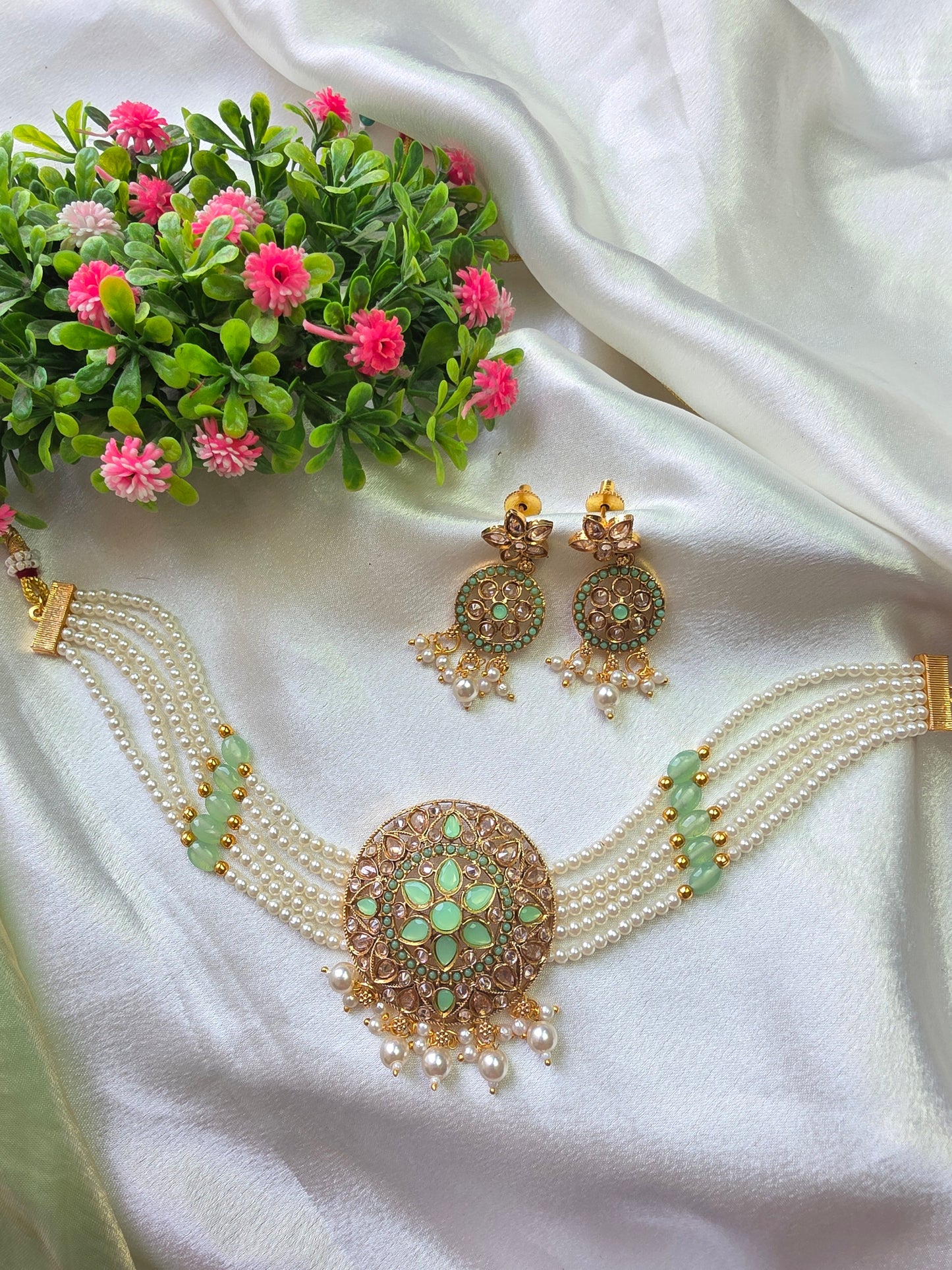 Allston Green With White Pearl Choker Set