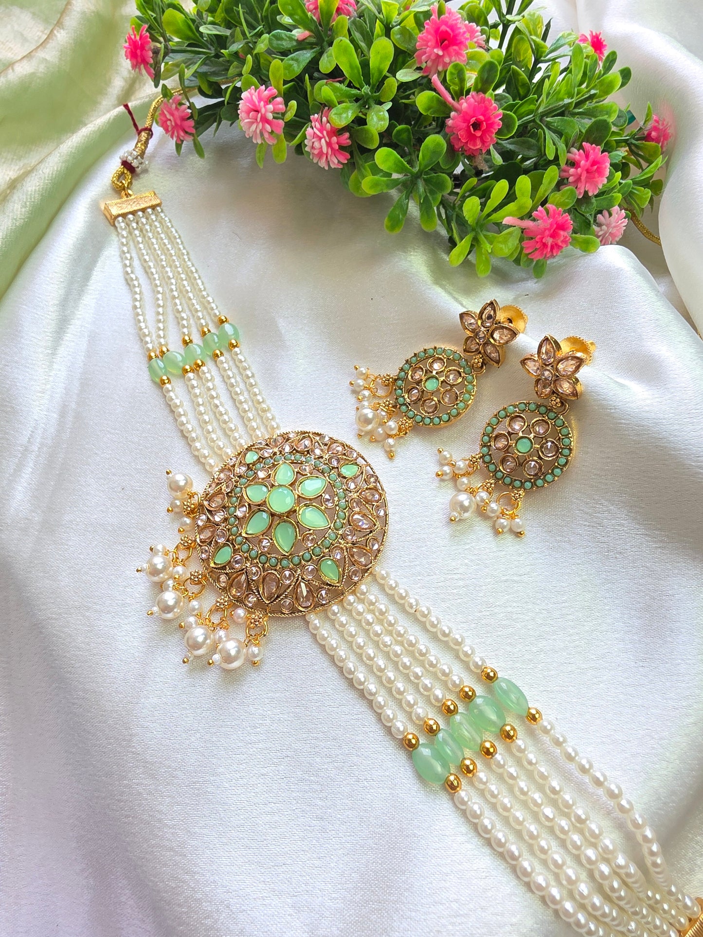 Allston Green With White Pearl Choker Set