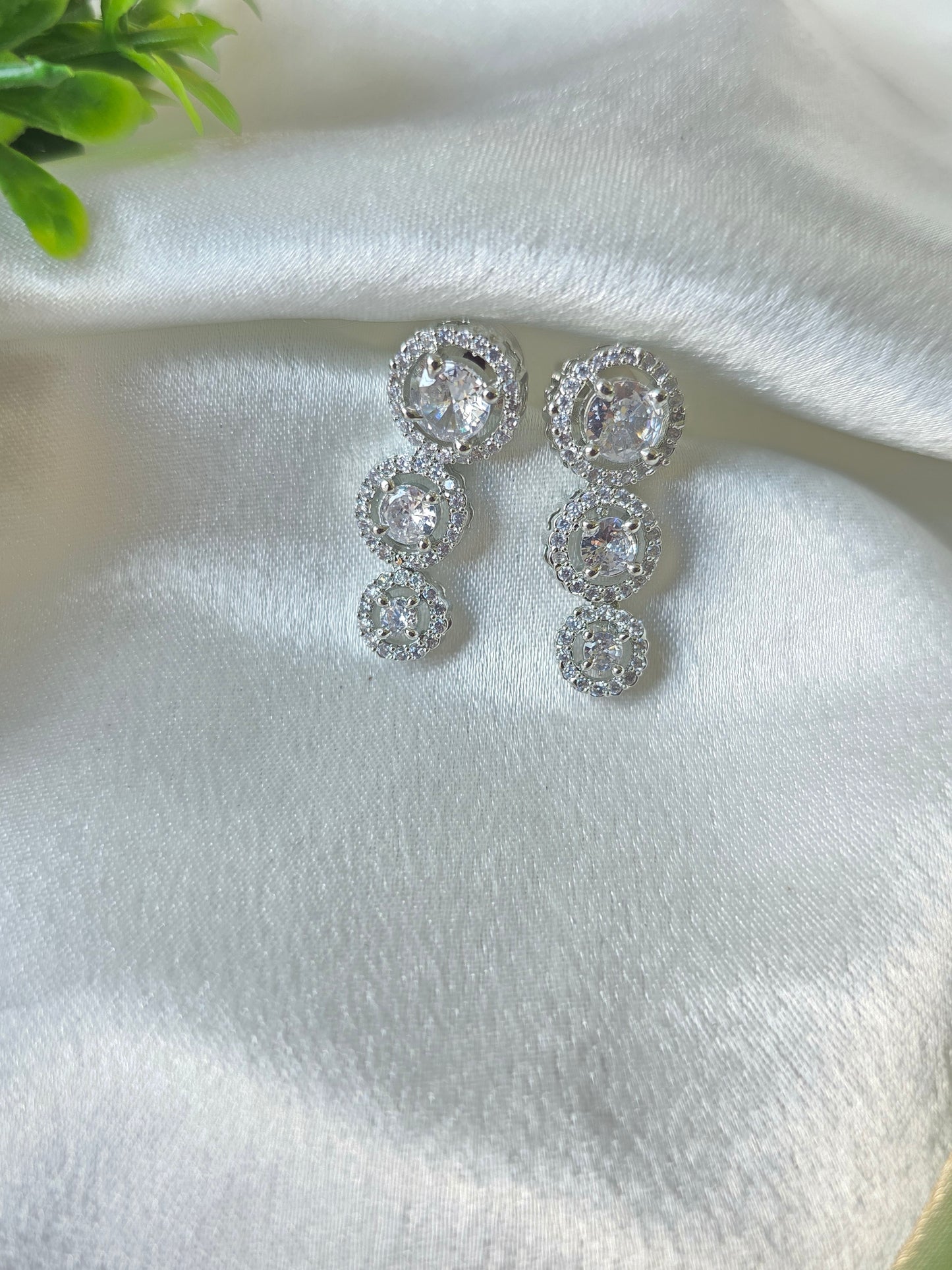 Elarin White AD Necklace