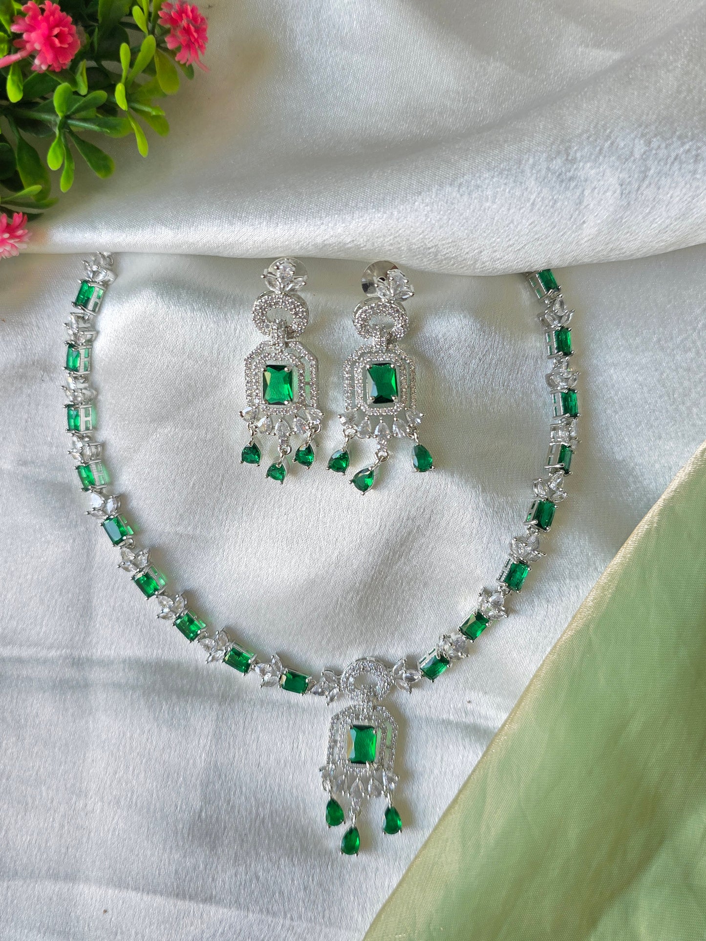 Elara Green AD Necklace