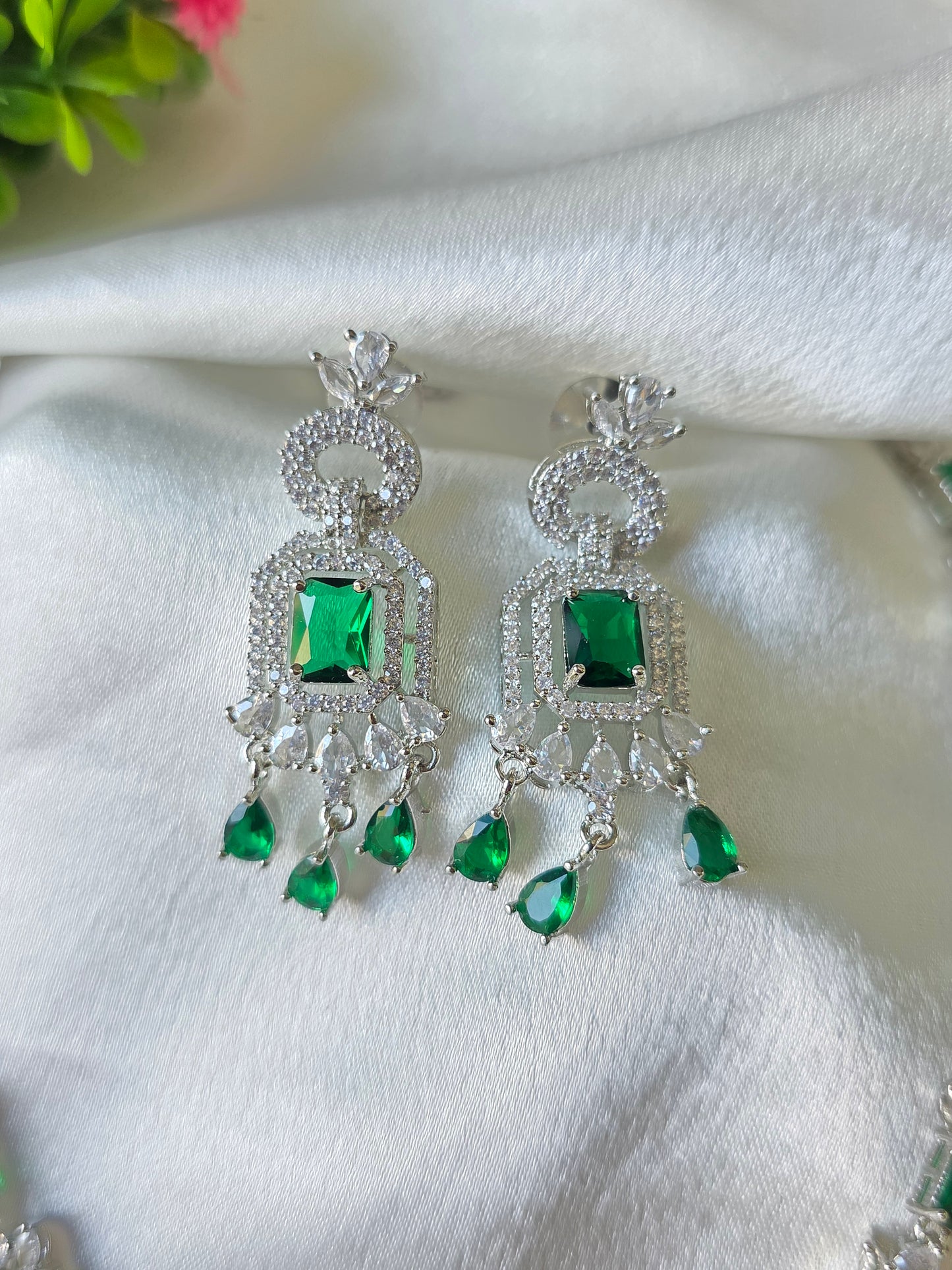 Elara Green AD Necklace