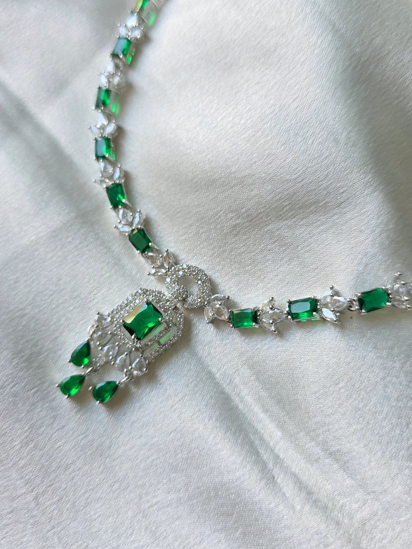 Elara Green AD Necklace