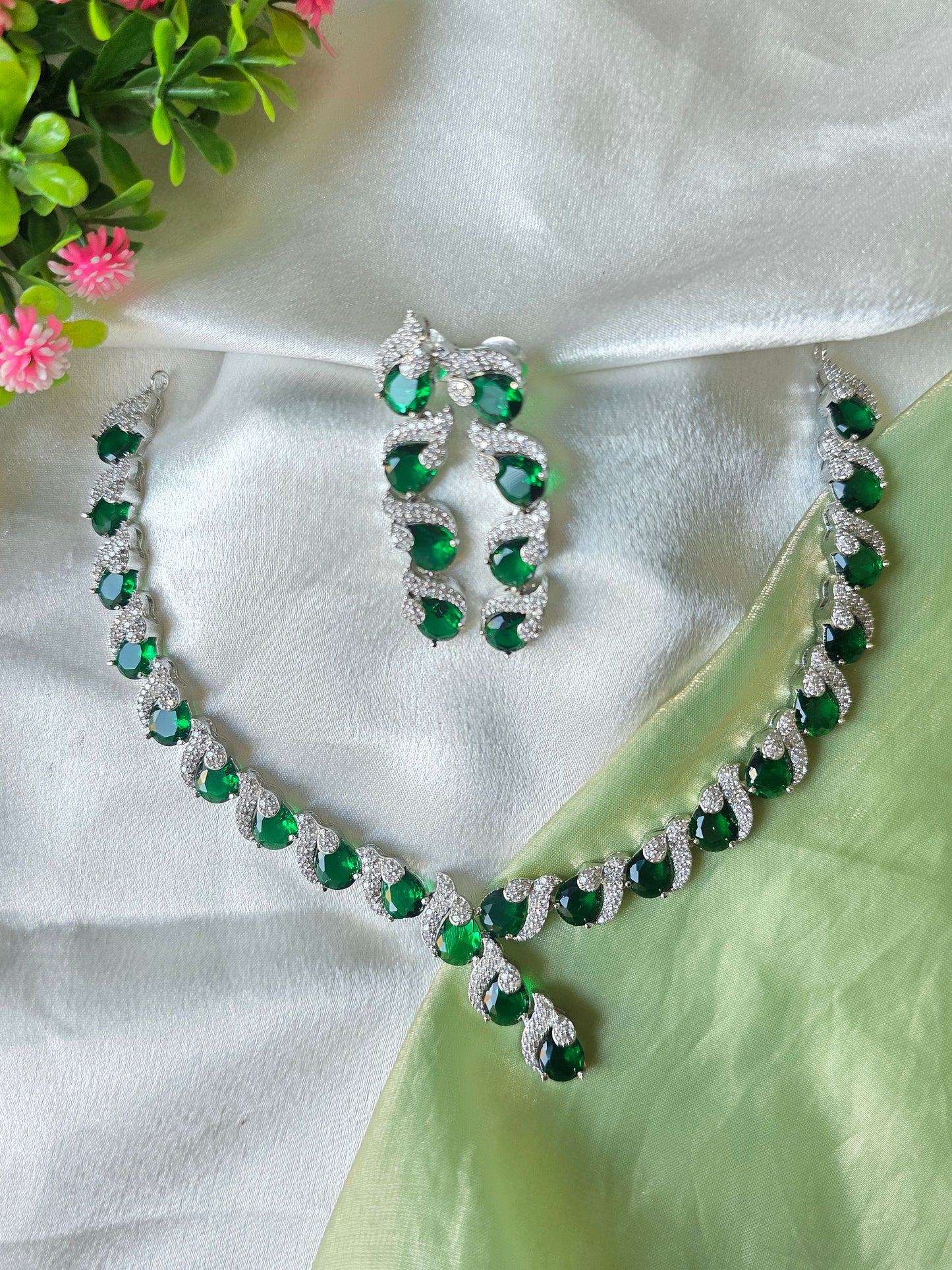 Lustre Green AD Necklace