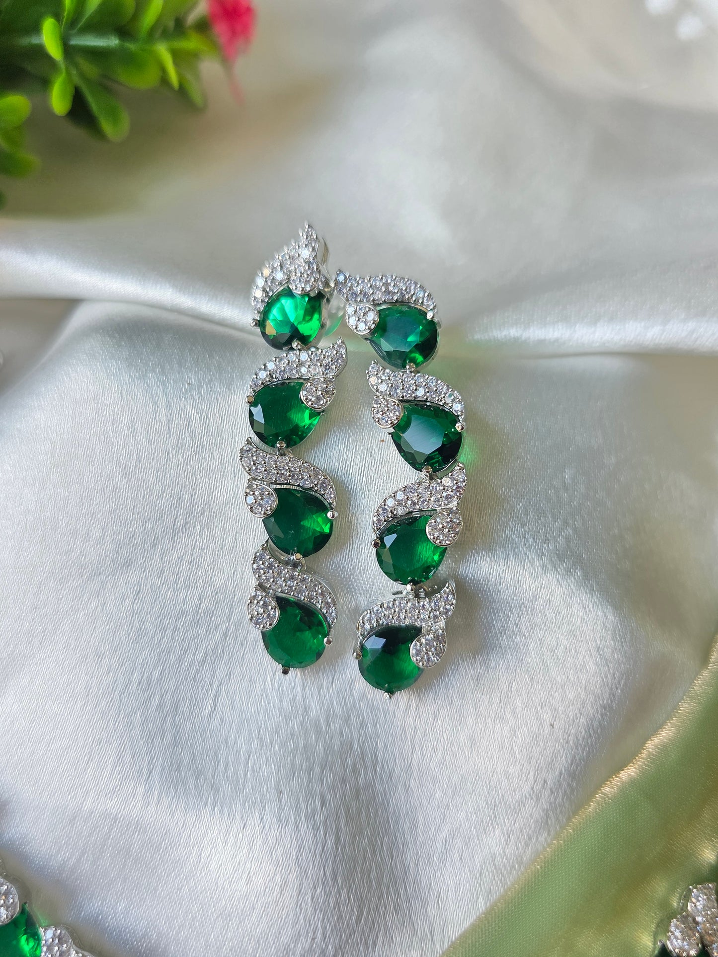 Lustre Green AD Necklace