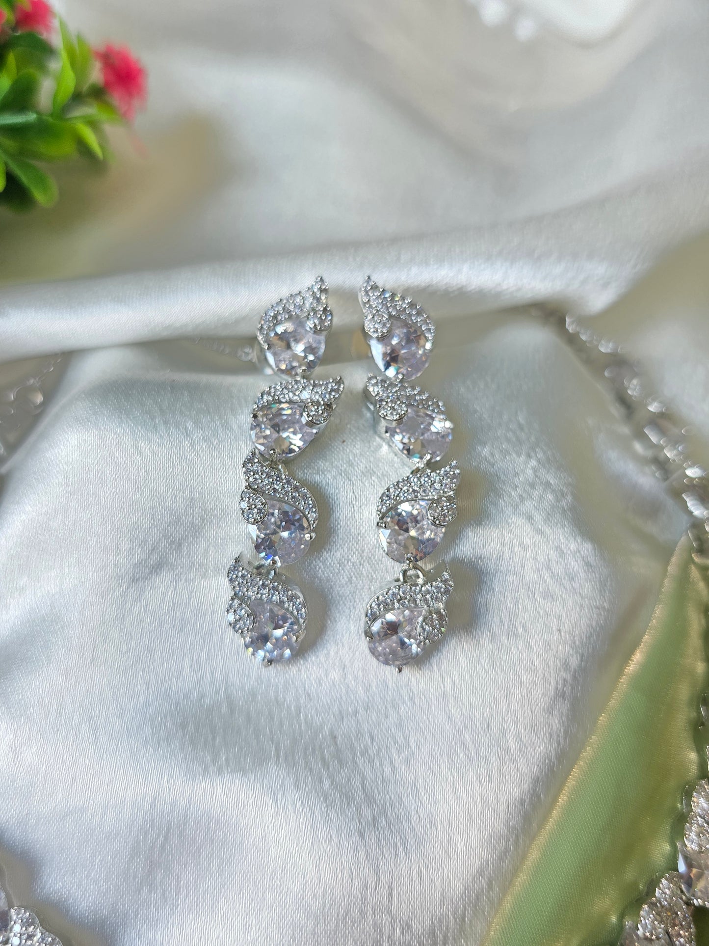 Lustre White AD Necklace